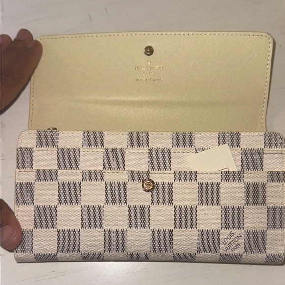 L V Inspired Cream and Gray Checkered Wallet - Picture 4 of 5